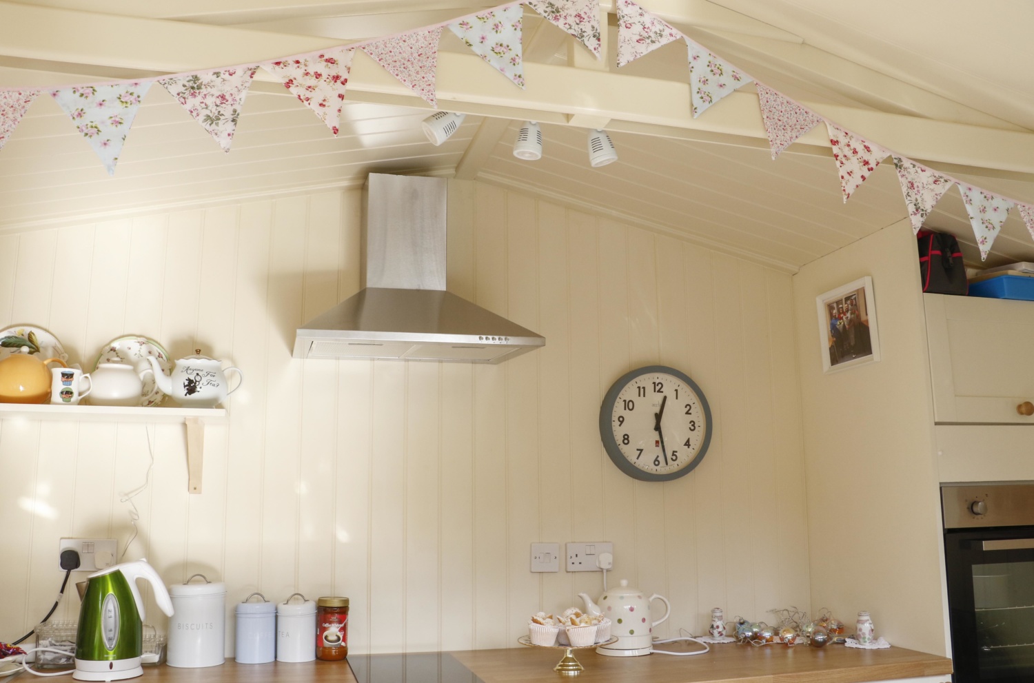ITV’s Love Your Garden visited Kath Ryan to give her the garden makeover of her dreams! The Studio Apex by Malvern Garden Buildings has a fitted kitchen perfect for Kath to bake for her 'boys'