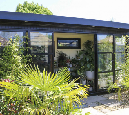 Malvern Garden Buildings have joined forces with Ian Drummond, Indoor Garden Design’s Creative Director and plant stylist to the stars, to create a plant-filled ‘wobble room’ for Virtual RHS Chelsea Flower Show 2020.