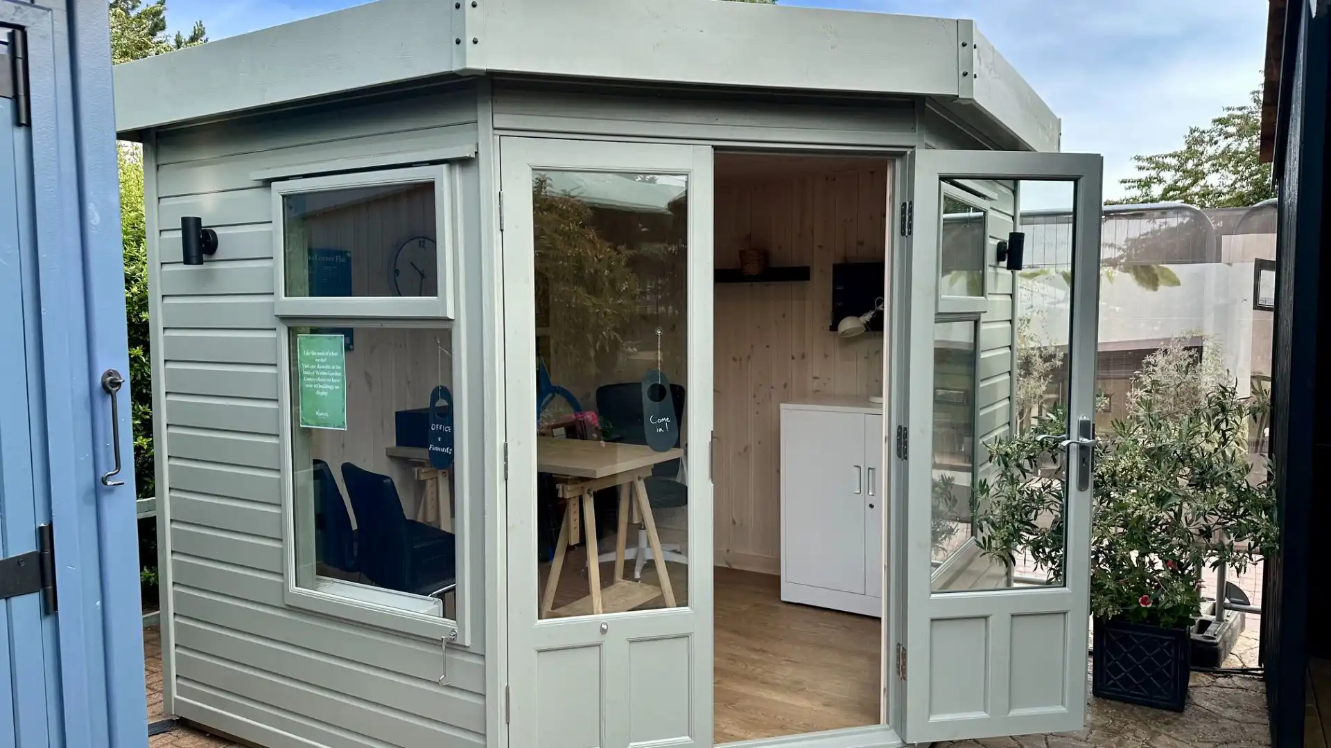 Studio Corner Flat Ex-Display available at Abingdon (Oxfordshire)