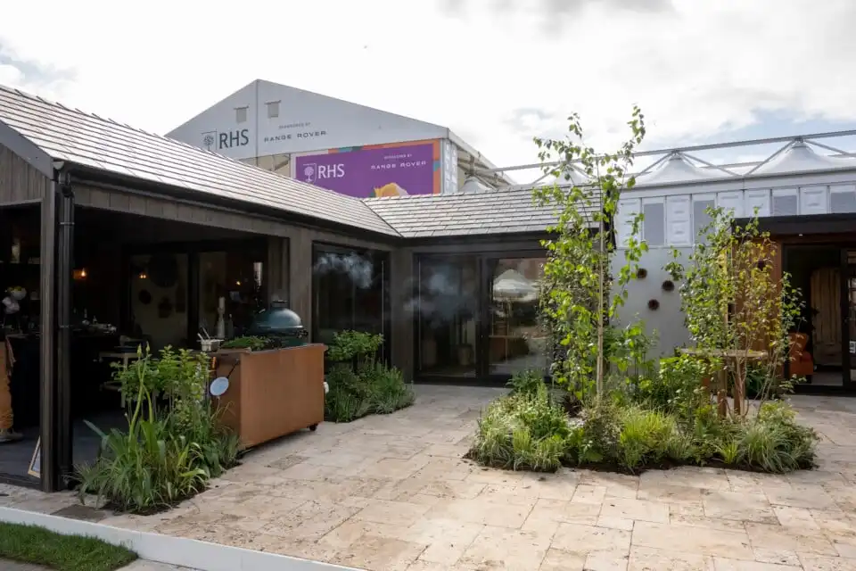 Bespoke L Shaped building on tradestand at RHS Chelsea
